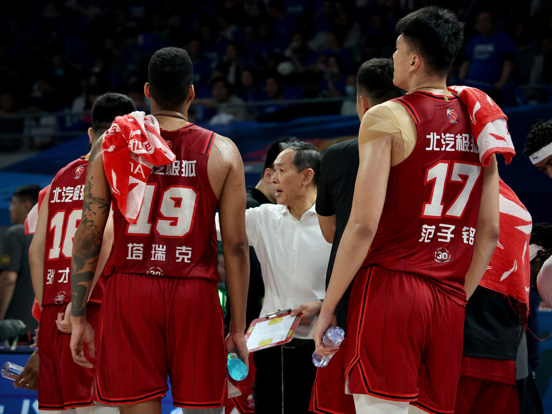 lol皮肤购买-关键时刻CBA季后赛传出新动向，上海海港迎来里程碑，管理层表态——球迷炸锅，更衣室氛围转暖的简单介绍